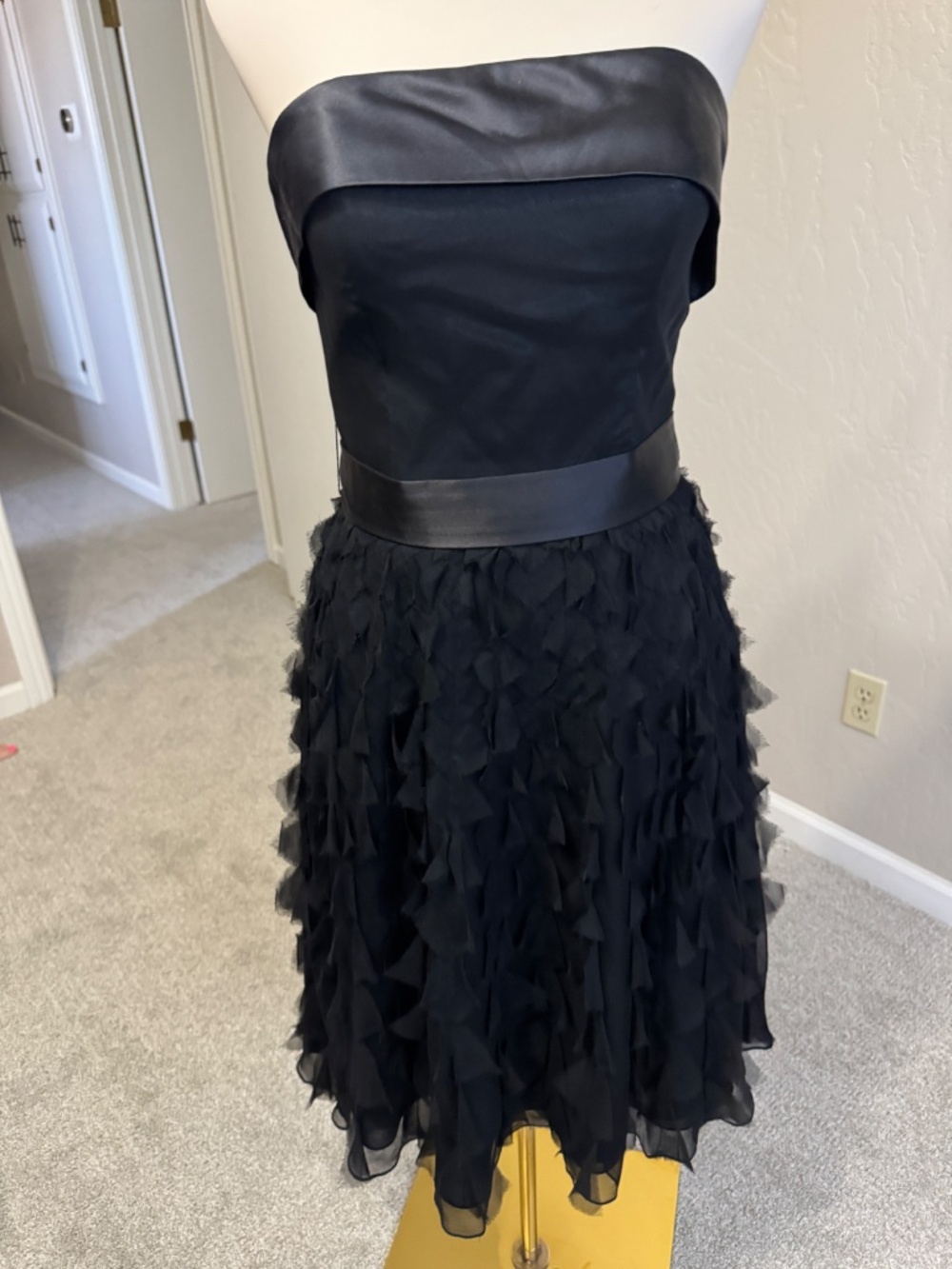 White House Black Market Size 6 Black Silk Petal Strapless Cocktail Dress